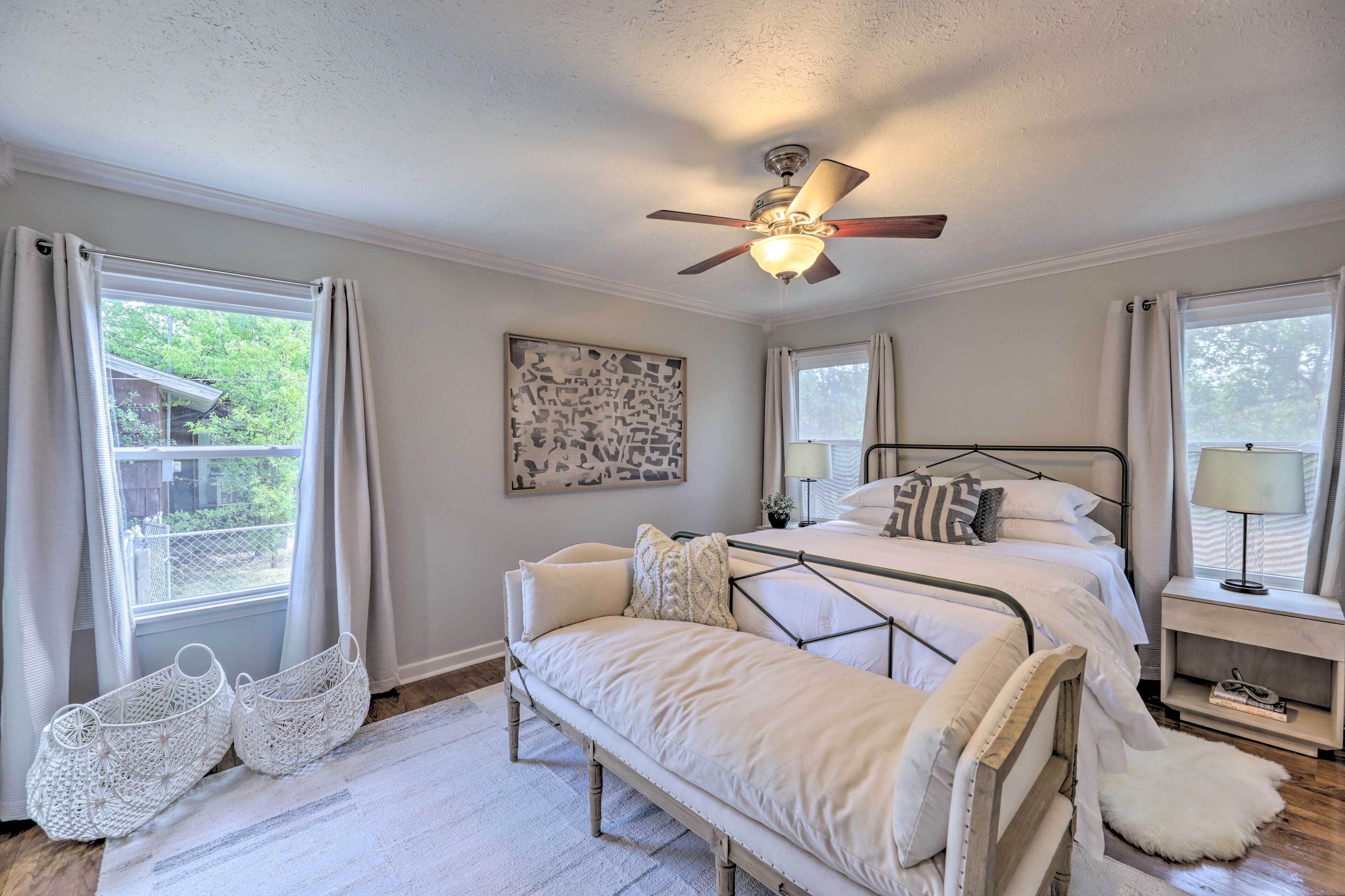 Beautifully Updated Home < 2 Mi to Texas A&m!