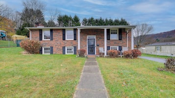 House (3 Bedrooms) | Front of property