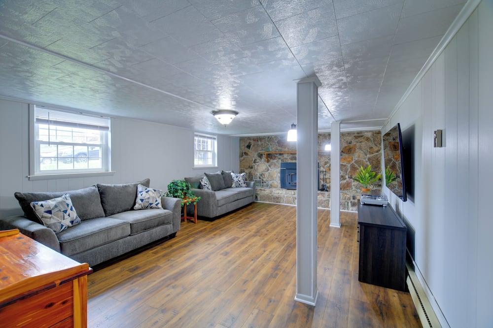 Bluefield Home w/ Covered Deck - Near Parks! - Rocky Gap, VA
