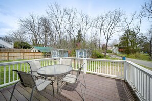 Outdoor dining - Brevard Vacation Rental: Walk to Main Street! (Brevard)