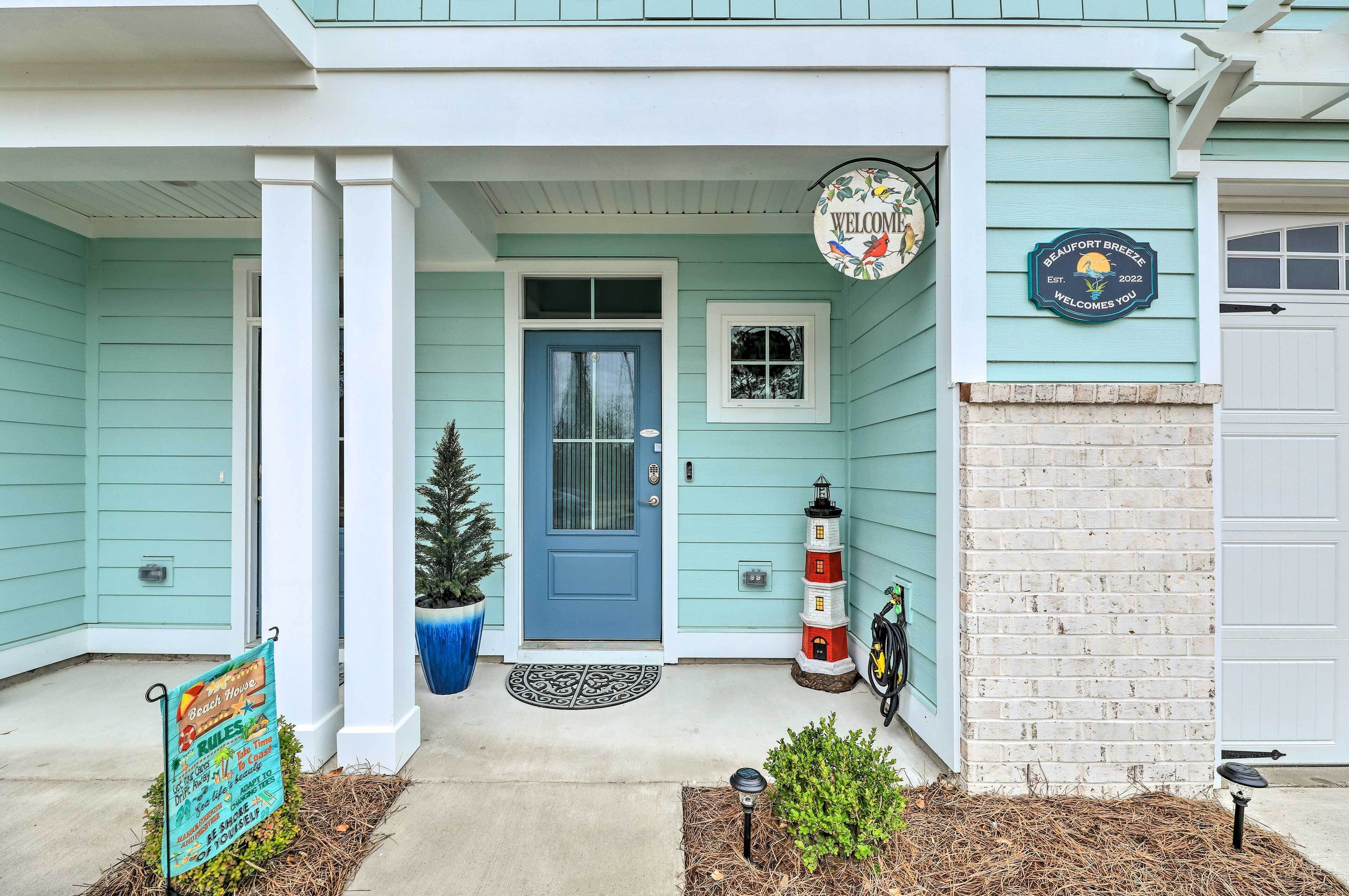 Beaufort Townhome w/ Game Room: 8 Mi to Beaches!