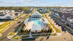 A residential area with a central swimming pool surrounded by houses. - Beaufort Townhome w/ Game Room: 8 Mi to Beaches! (Beaufort)