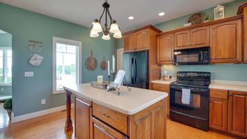 House (4 Bedrooms) | Interior