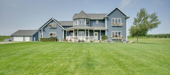 Blue Birds Perch: Stunning Home on Private Hilltop