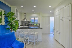 Interior - Bright & Airy Napa Condo W/patio on Golf Course! (Napa)