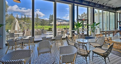 Bright & Airy Napa Condo W/patio on Golf Course!
