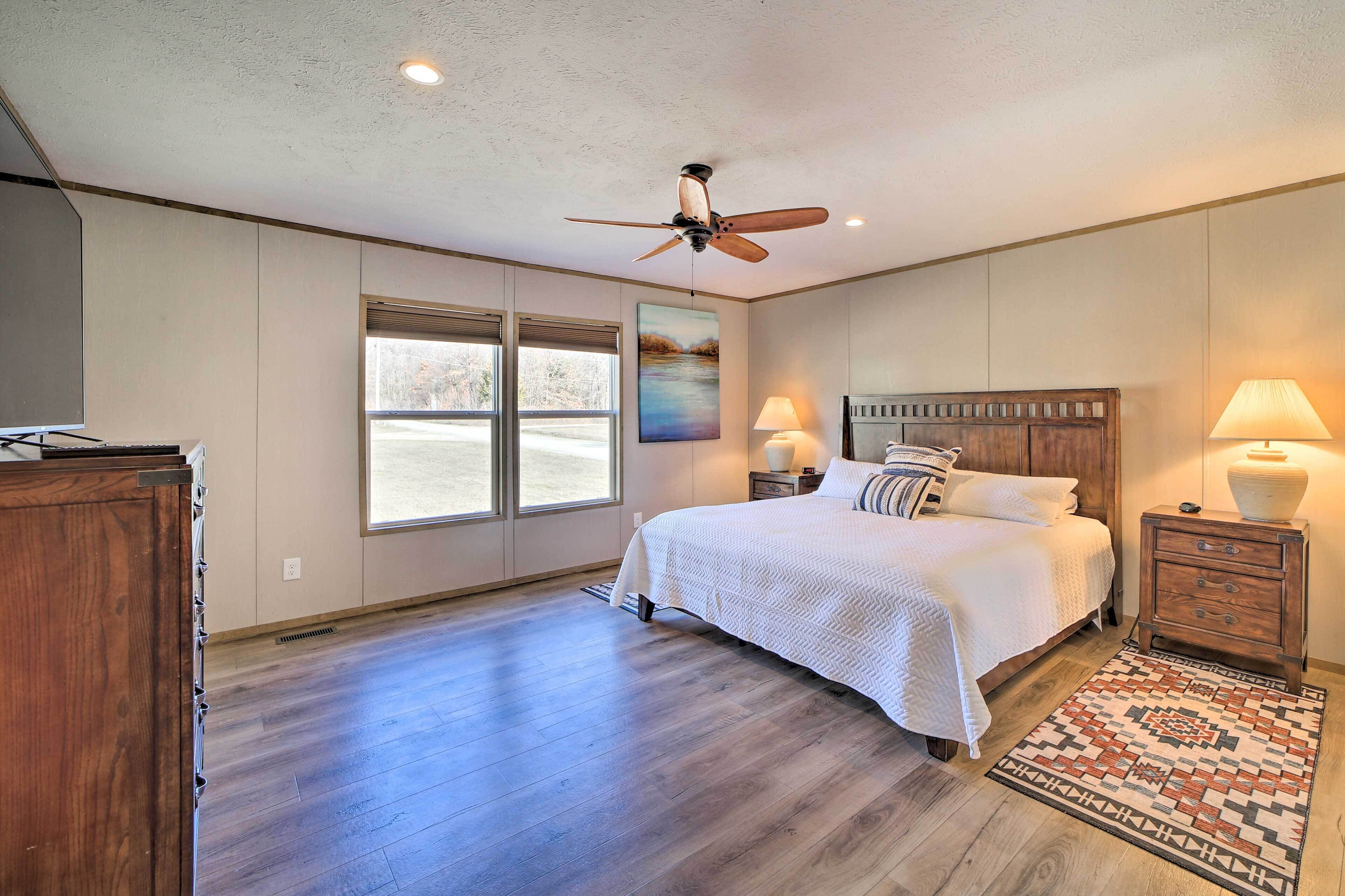 Bright Bernice Home, Close to Marinas!