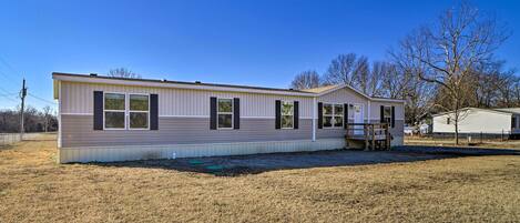 House (4 Bedrooms) | Front of property