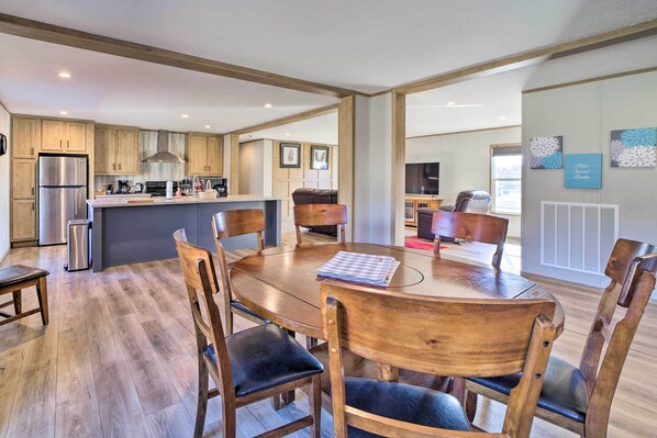 House (4 Bedrooms) | Interior