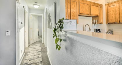 Bright Englewood Condo ~ 9 Mi to Dtwn Denver!