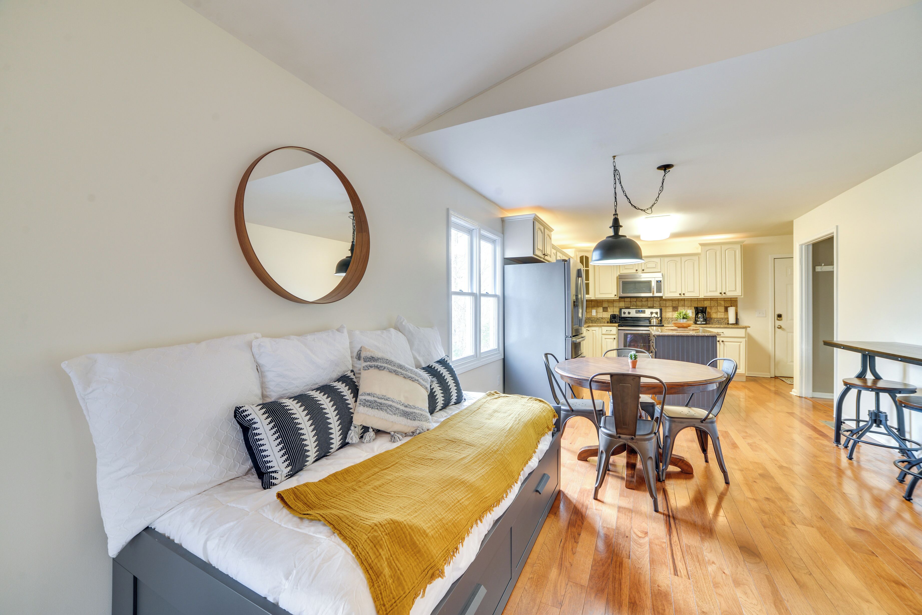 House (5 Bedrooms) | Interior