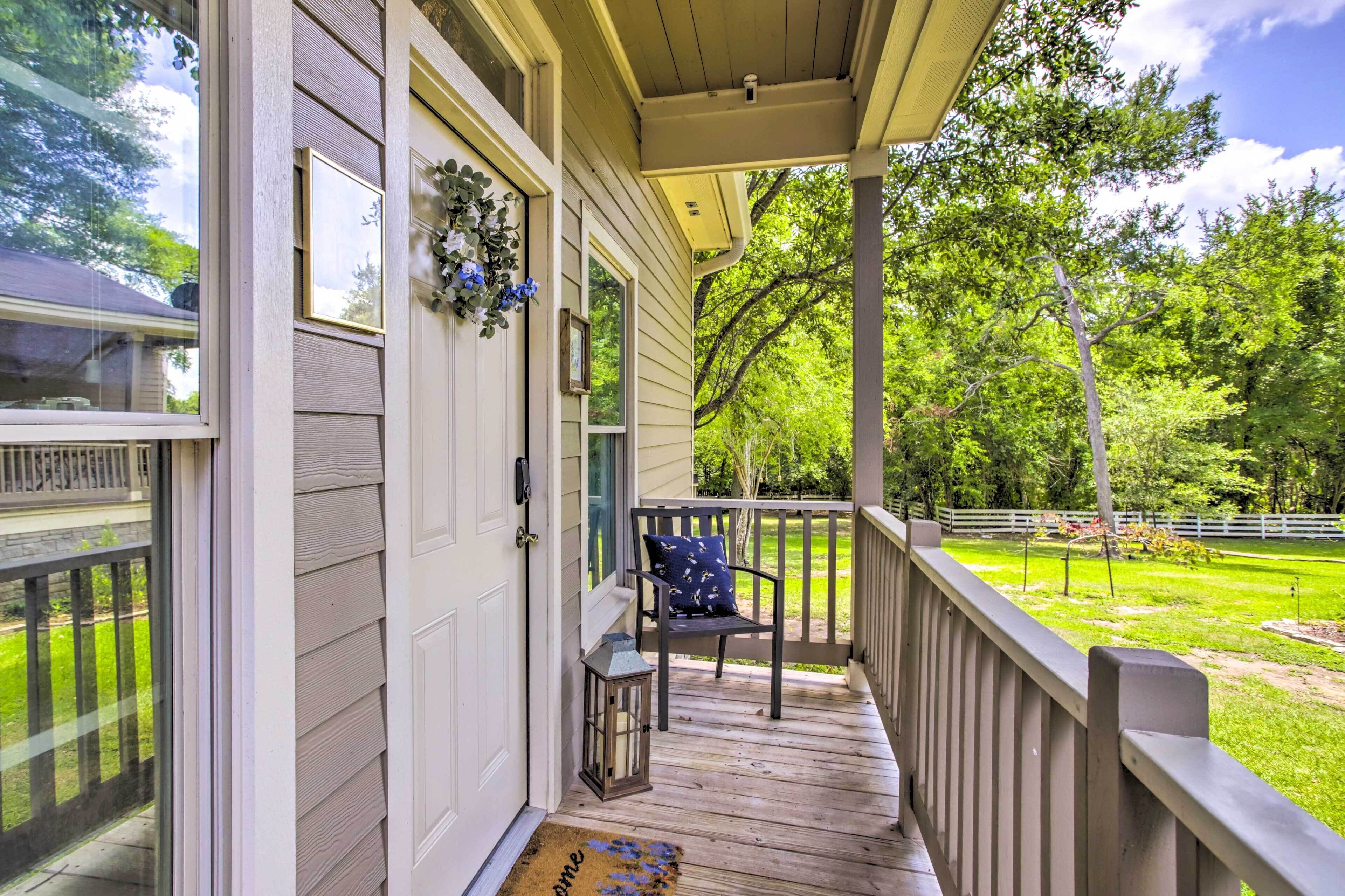 Chappell Hill Casita w/ Great Outdoor Space!