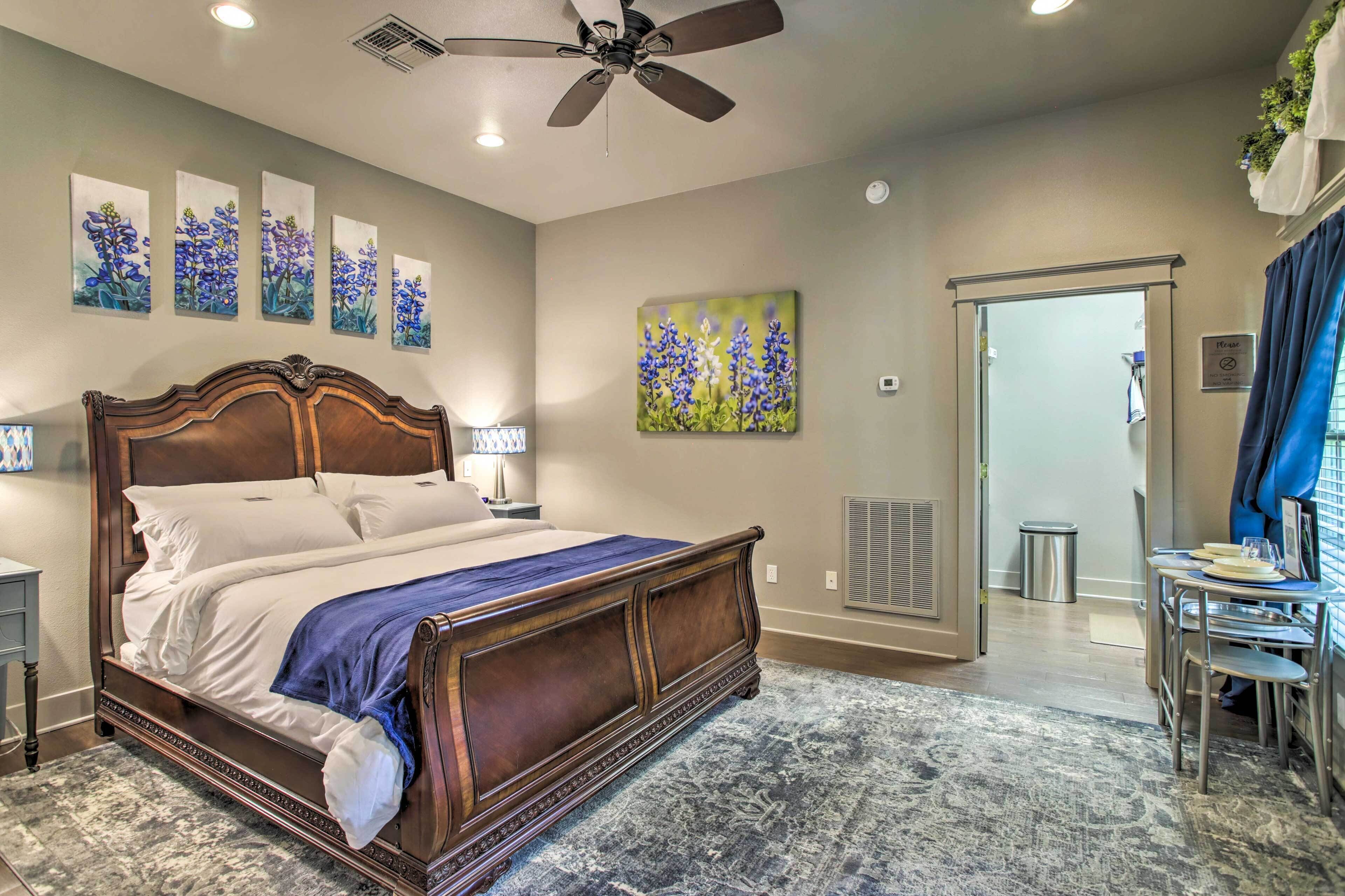 Chappell Hill Casita w/ Great Outdoor Space!