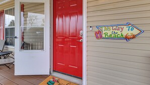 A red door with a sign reading "His Way to the Beach." - Charming Biloxi Vacation Rental Near Beach! (Biloxi)