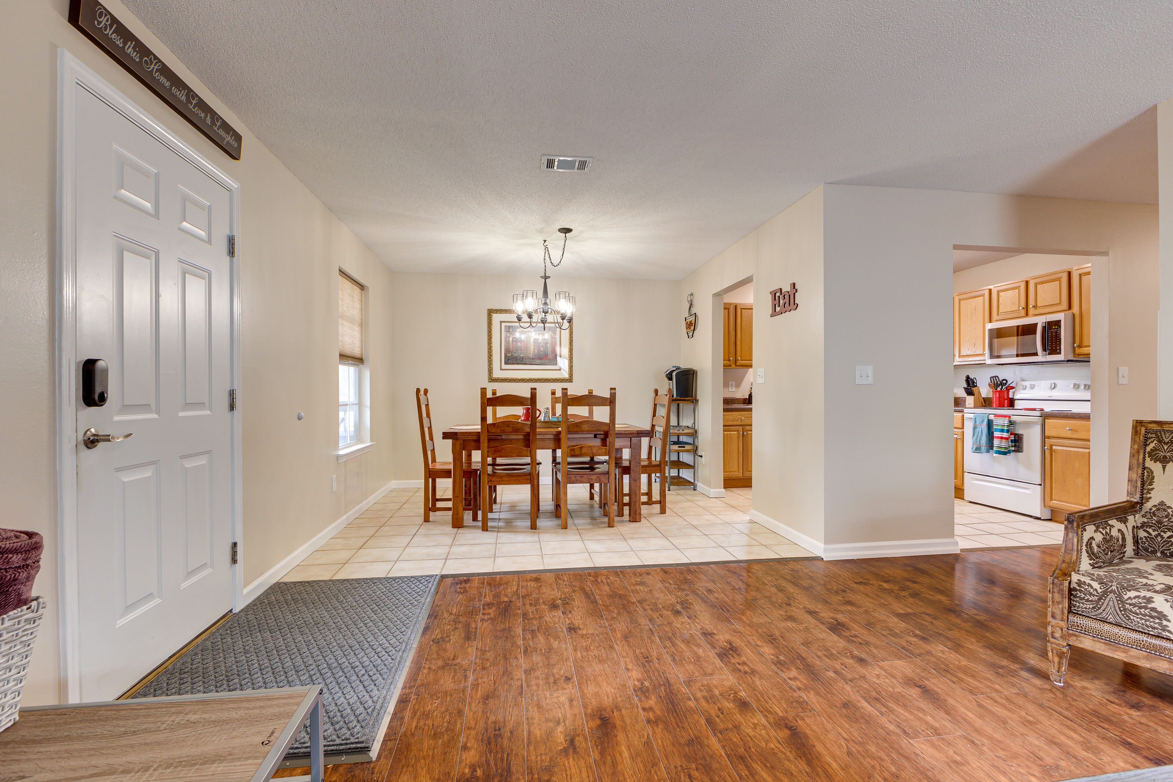 Charming Biloxi Vacation Rental Near Beach!