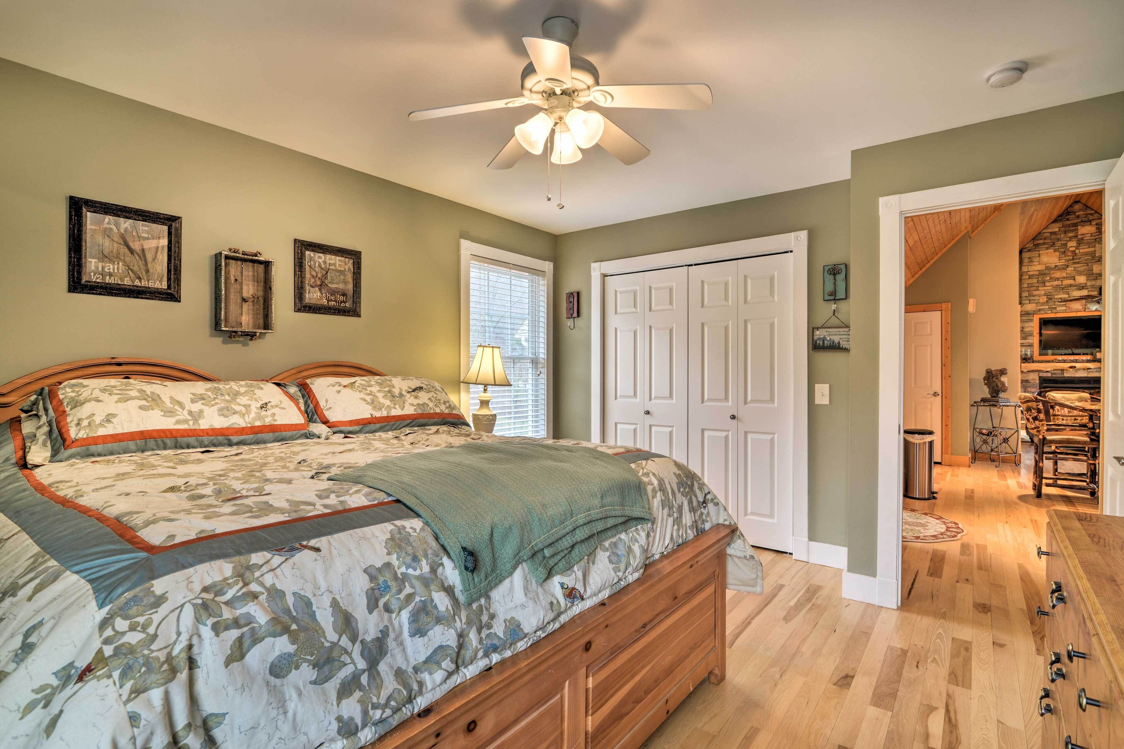 'buck Mountain Escape' w/ 2 Decks & Smoky Mtn View