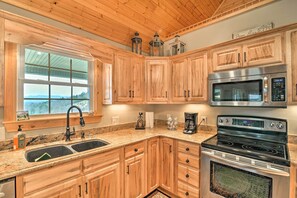 House (3 Bedrooms) | Interior - Mountain-view Franklin Retreat: Near Hiking! (Franklin)