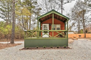 Interior - Charming New Bern Log Cabin - Pets Welcome! (New Bern)