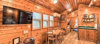 Charming New Bern Log Cabin - Pets Welcome!