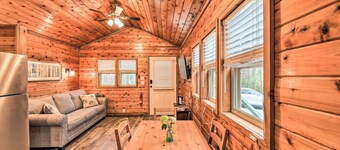 Charming New Bern Log Cabin - Pets Welcome!