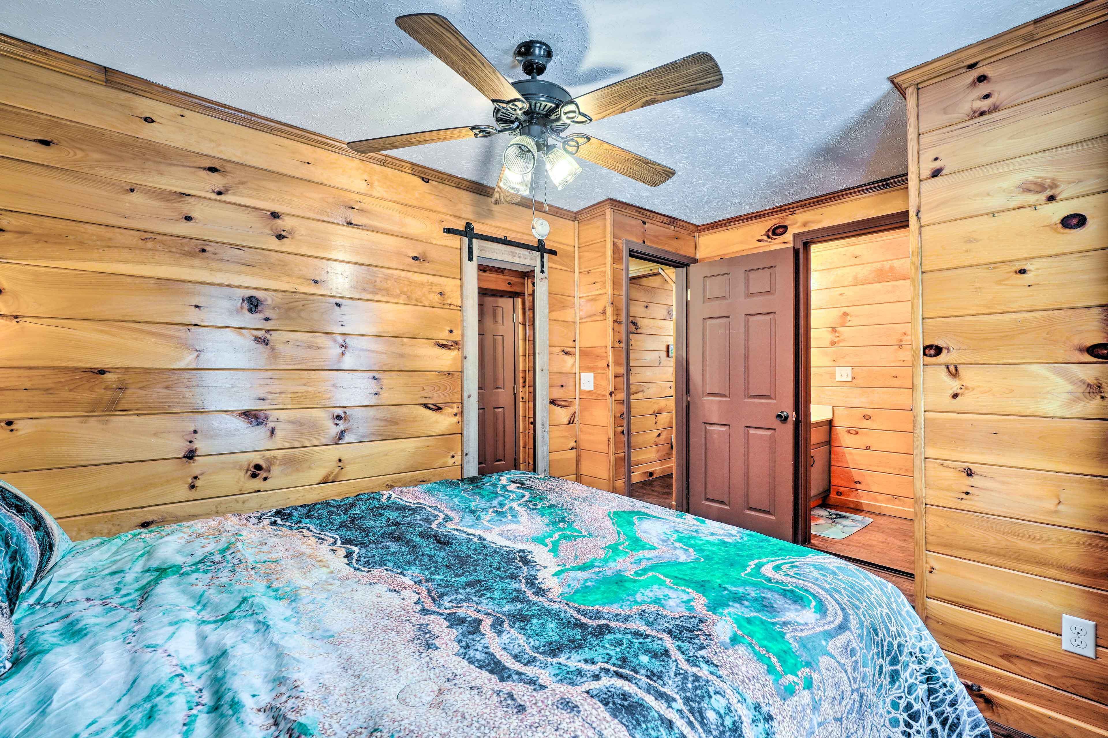 Charming Jamestown Cabin w/ Large Backyard!