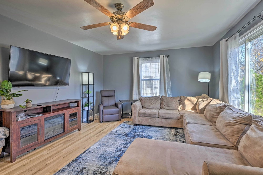Charming Family Home ~ 4 Mi to Granite Peak!