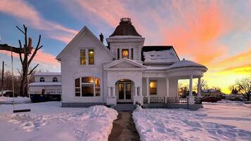 House (5 Bedrooms) | Interior