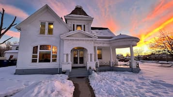House (5 Bedrooms) | Interior