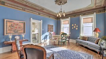 House (5 Bedrooms) | Interior