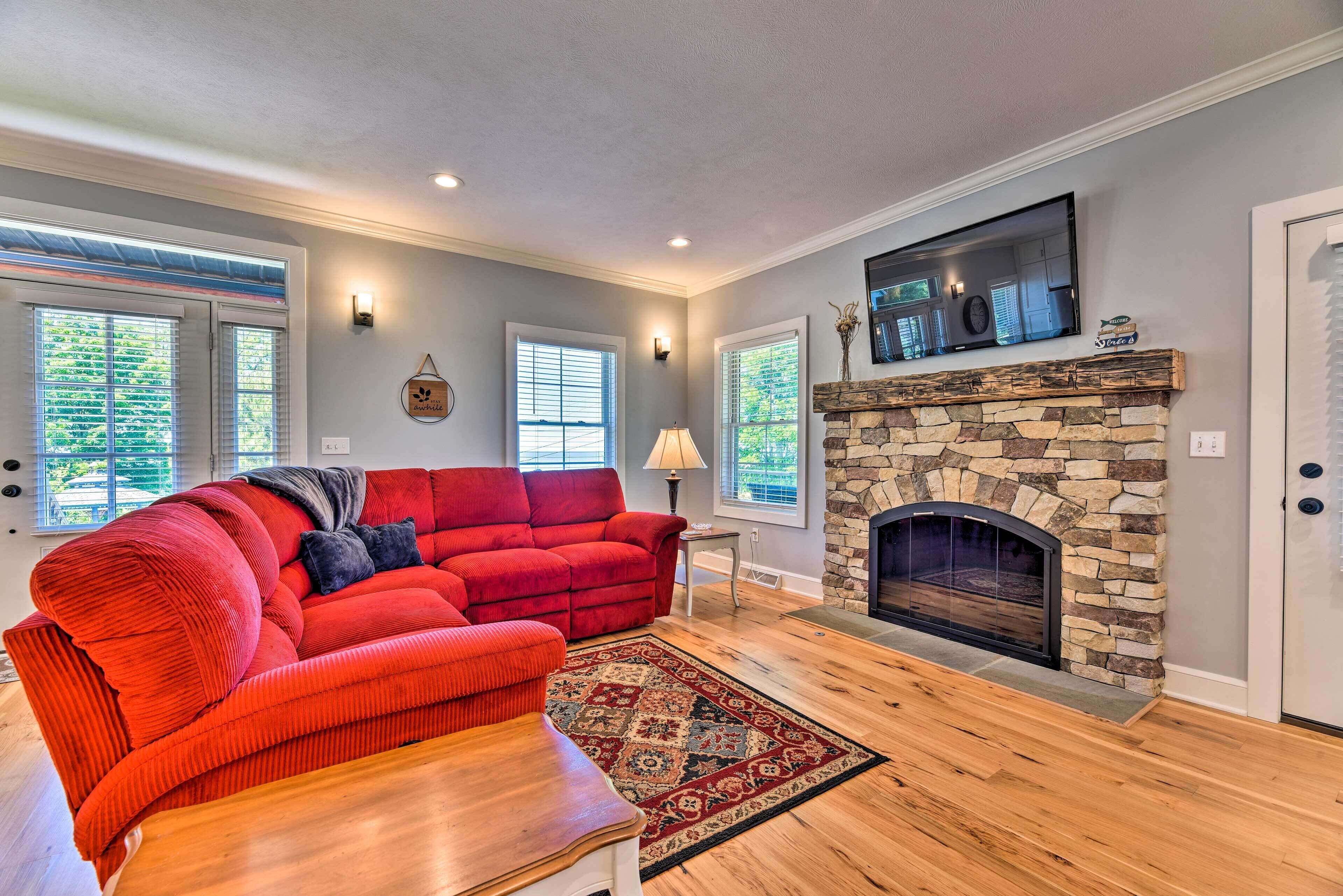 Charming Lake Erie Getaway: Walk to Beach!