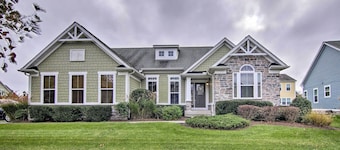 Great for Groups: Bayside Resort Home w/ Patio
