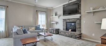 Great for Groups: Bayside Resort Home w/ Patio