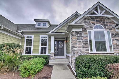 Great for Groups: Bayside Resort Home w/ Patio