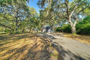 Interior - Peaceful Helotes Cabin: Fire Pit, 9 Mi to Old Town (San Antonio)