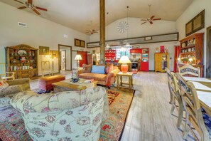 House (2 Bedrooms) | Interior