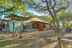 Interior - Fire Pit, Peaceful Porch! Family Cabin By Old Town (San Antonio)