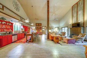 Interior - Peaceful Helotes Cabin: Fire Pit, 9 Mi to Old Town (San Antonio)