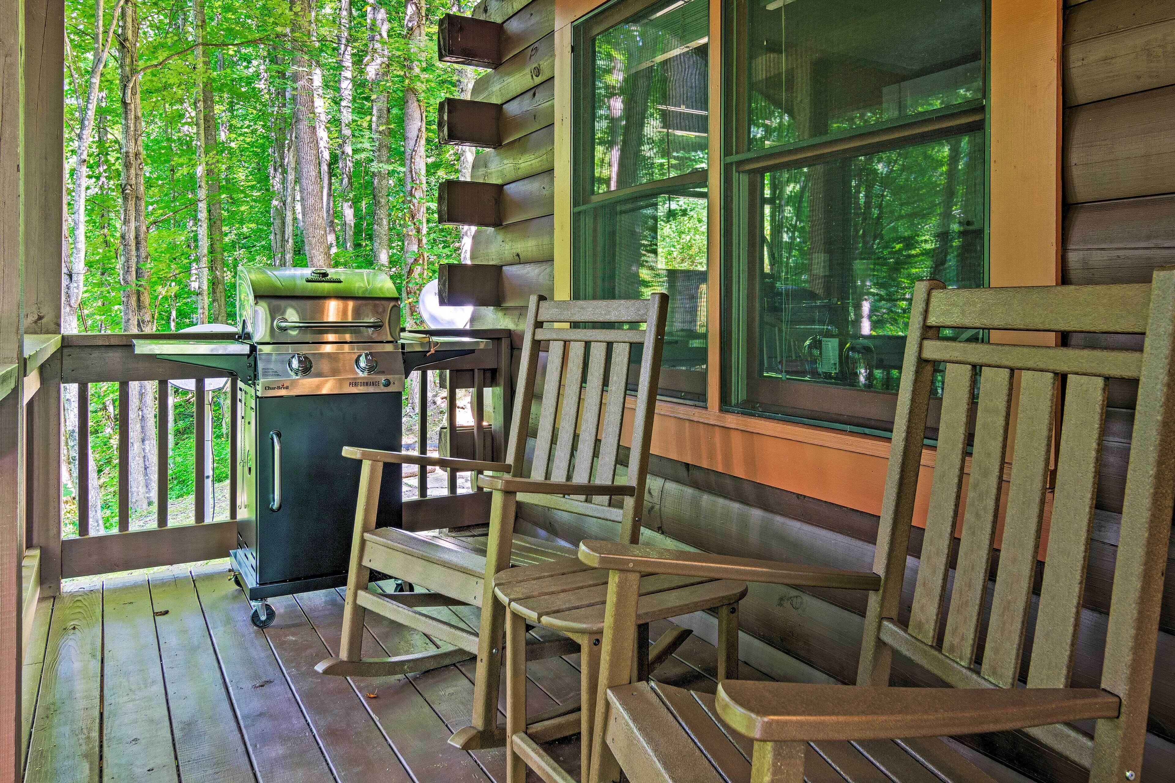 Charming Clyde Hideout w/ Porch & Gas Grill!