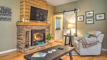 ููุฎ (2 Bedrooms) | ุงูู
ูุดุฃุฉ ู
ู ุงูุฏุงุฎู