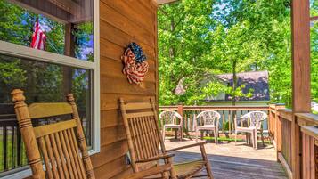 ููุฎ (2 Bedrooms) | ุงูู
ูุดุฃุฉ ู
ู ุงูุฏุงุฎู