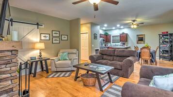 ููุฎ (2 Bedrooms) | ุงูู
ูุดุฃุฉ ู
ู ุงูุฏุงุฎู