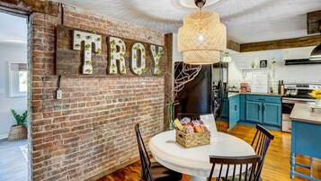 House (2 Bedrooms) | Interior