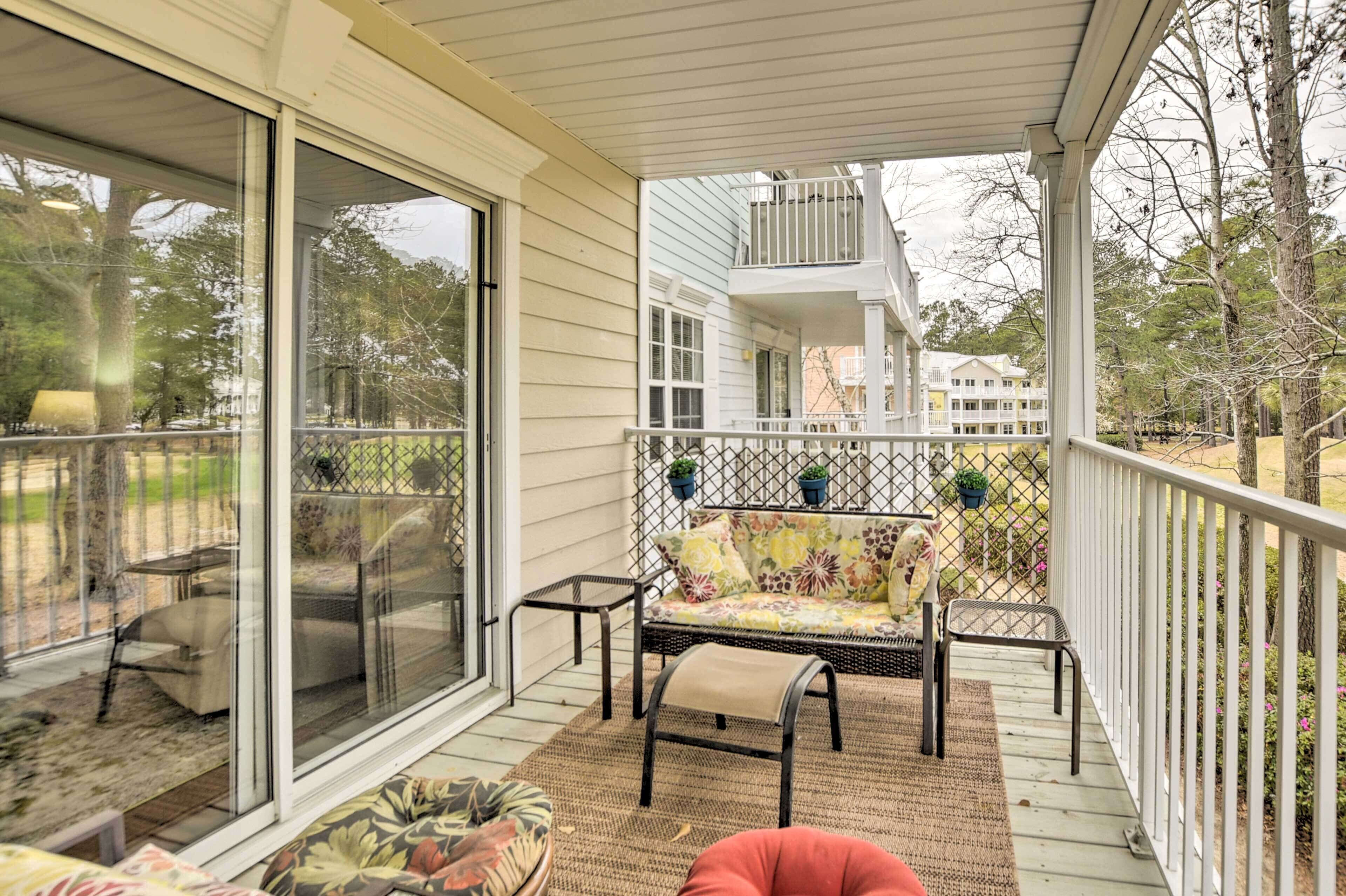 Calabash Condo w/ Large Balcony & Pool Access