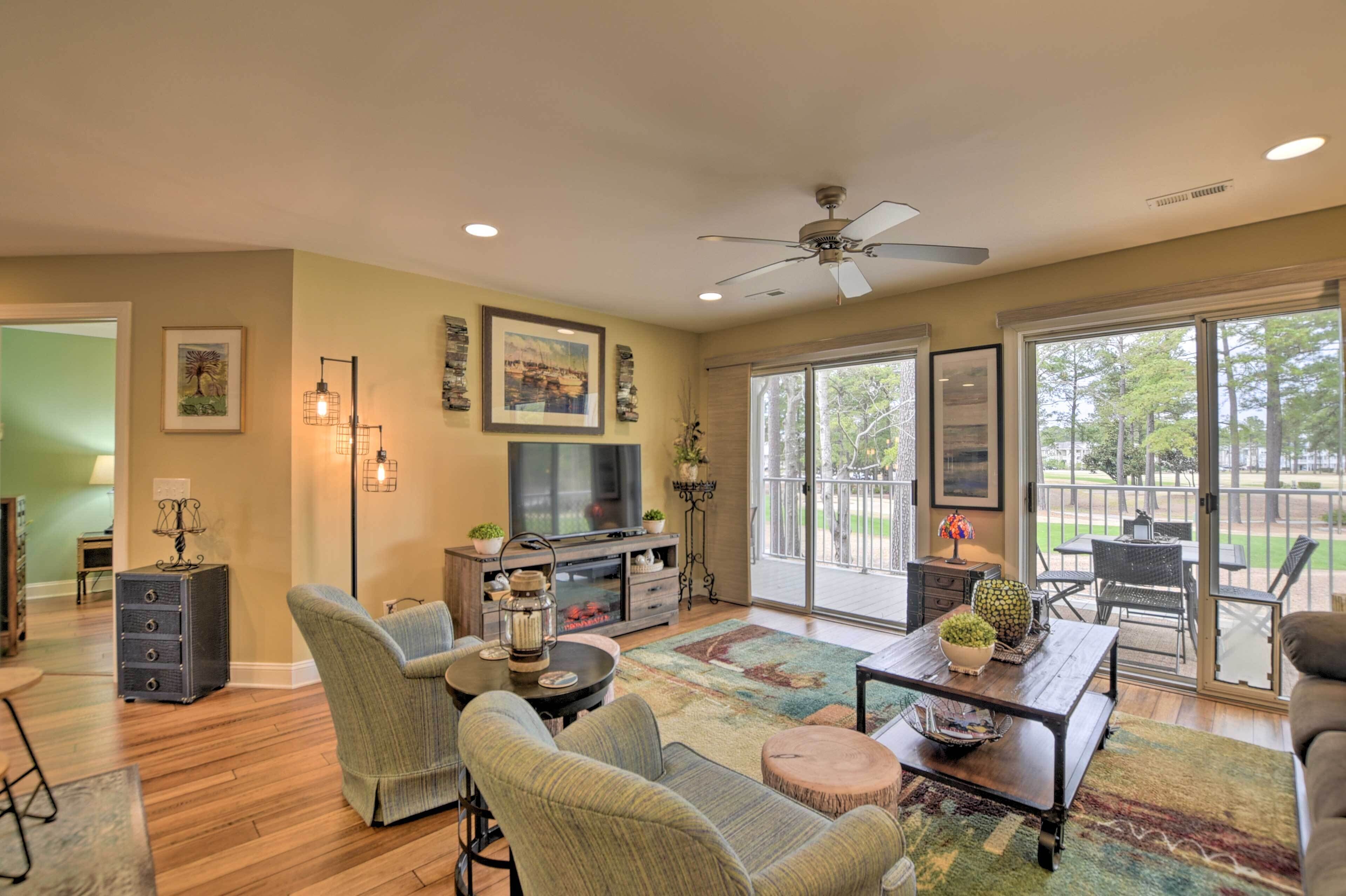 Calabash Condo w/ Large Balcony & Pool Access