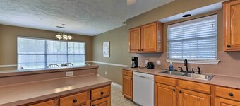 Cozy College Station Home w/ Patio and Fireplace
