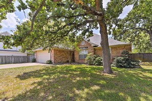 House (3 Bedrooms) | Interior - Cozy College Station Home w/ Patio and Fireplace (College Station)
