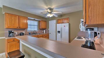 House (3 Bedrooms) | Interior
