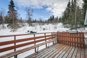 Property grounds - Cozy Anchorage Vacation Rental w/ Deck, Gas Grill (Anchorage)