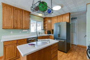 Mikrowelle, Ofen, Herdplatte, Geschirrspüler