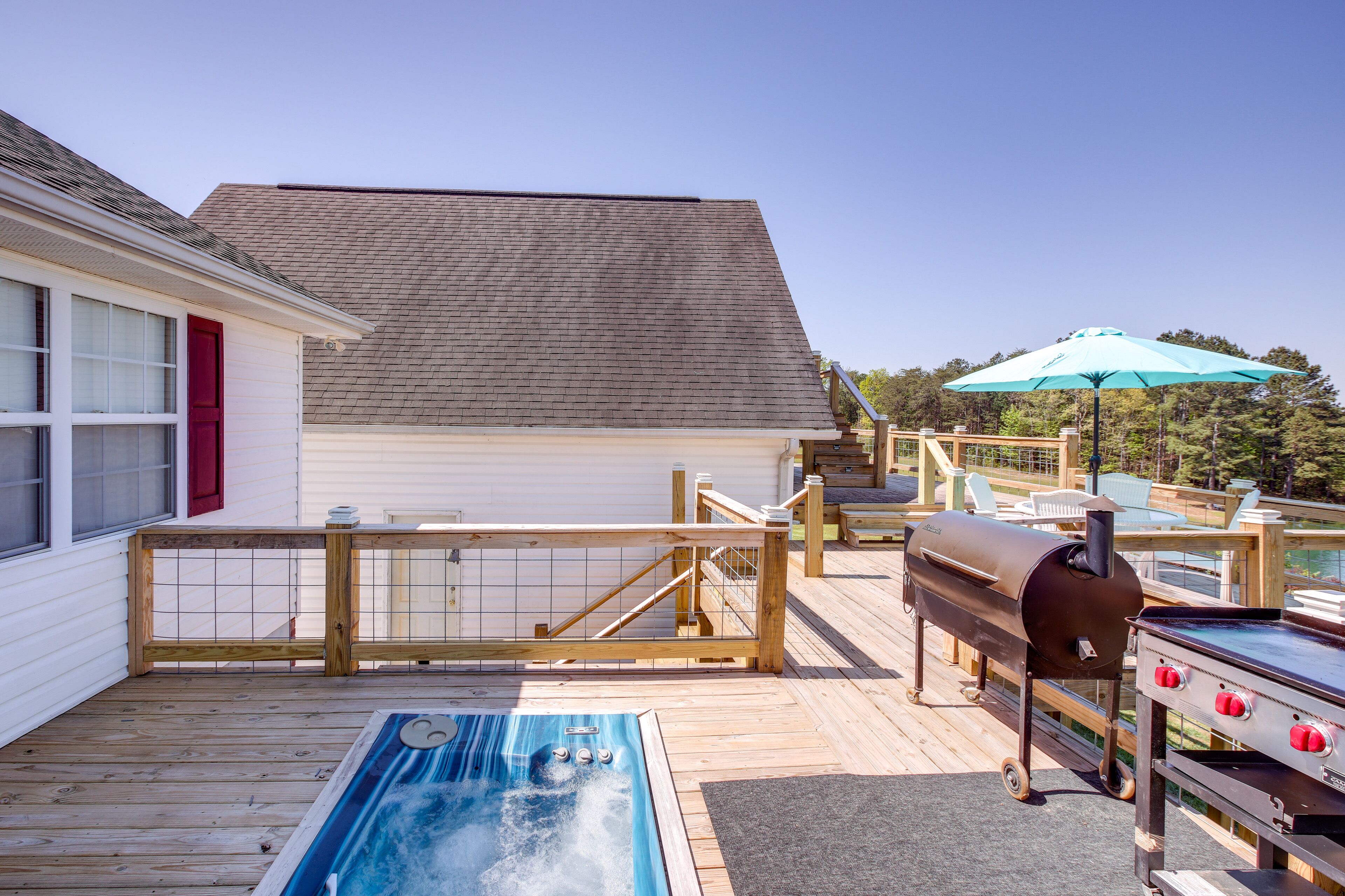 Cozy Alabama Retreat w/ Hot Tub, Near Ruby Falls!